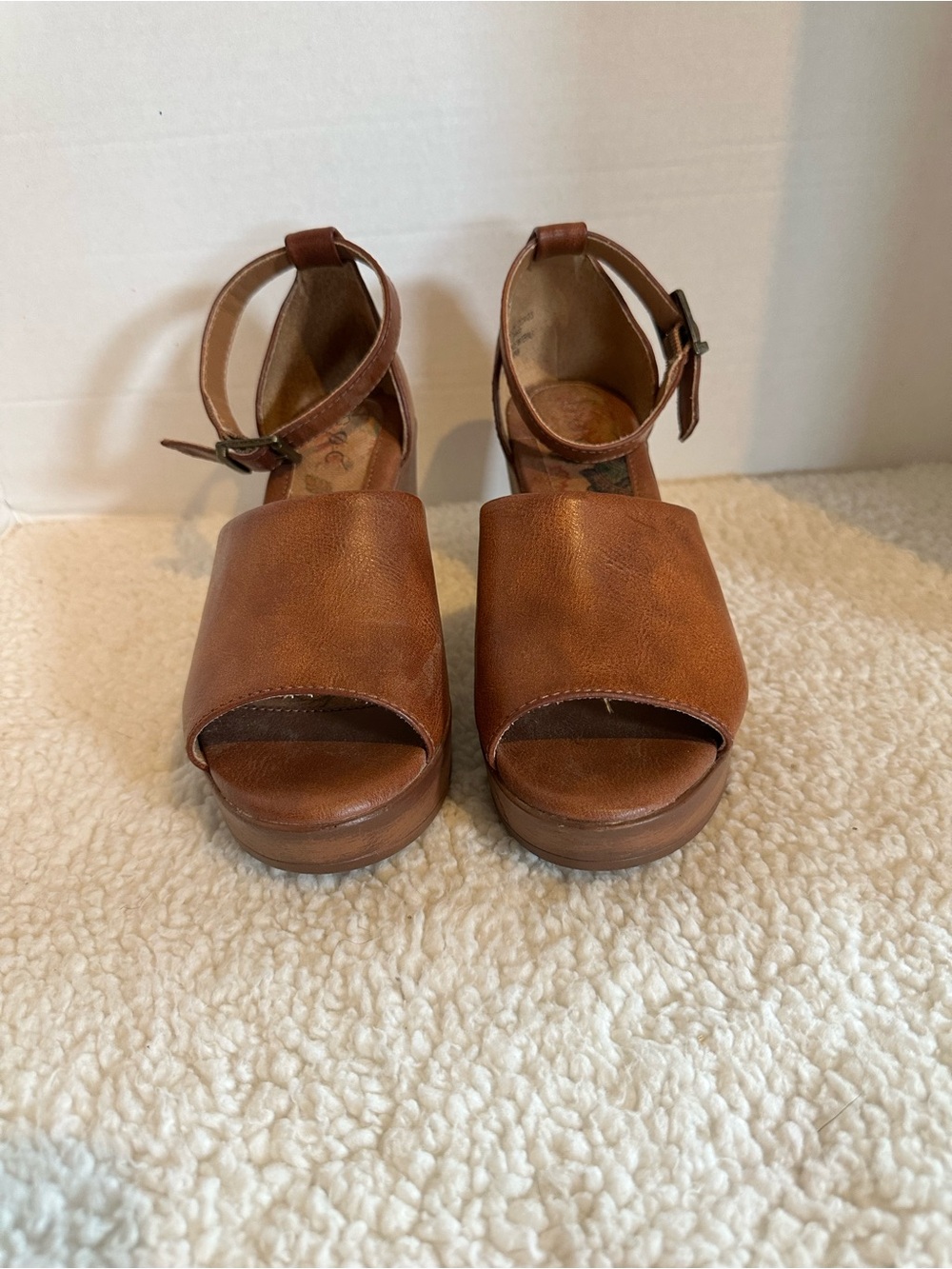 BOC Women’s Brown Wedge Platform Sandal with Open Toe size 6 M - Picture 2 of 8
